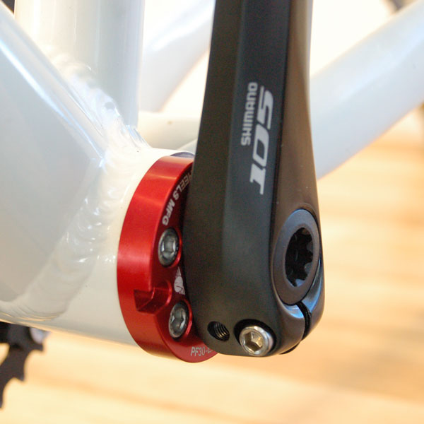 Eccentric BB for BB30 & 24mm (Shimano) Cranks - Black